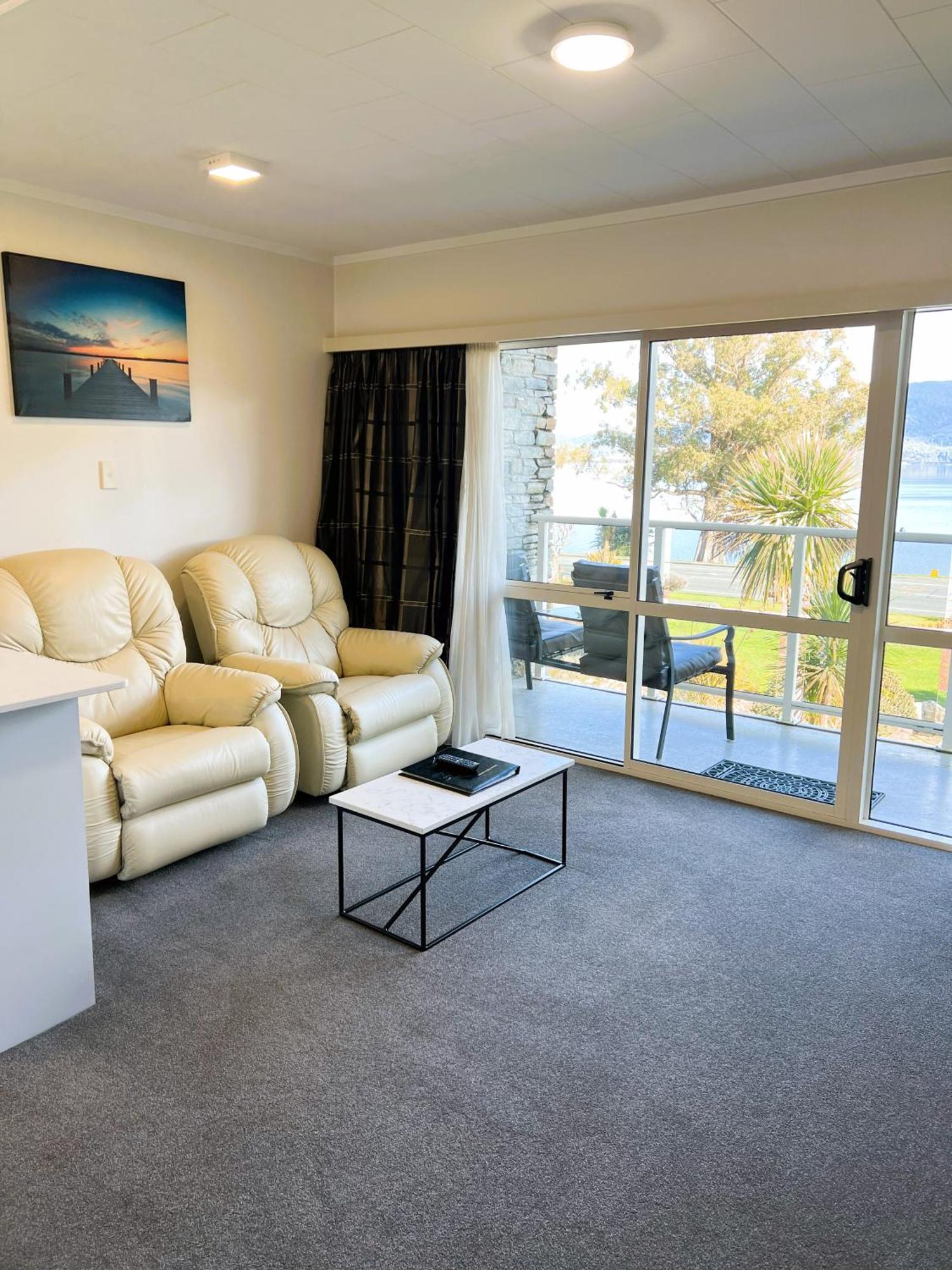 Fiordland Lakeview Motel And Apartments Те-Анау Экстерьер фото