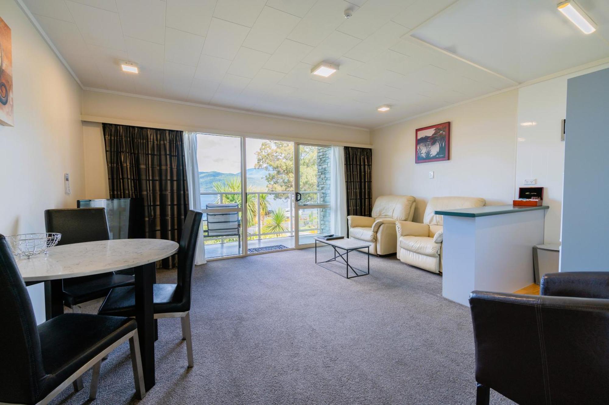 Fiordland Lakeview Motel And Apartments Те-Анау Экстерьер фото