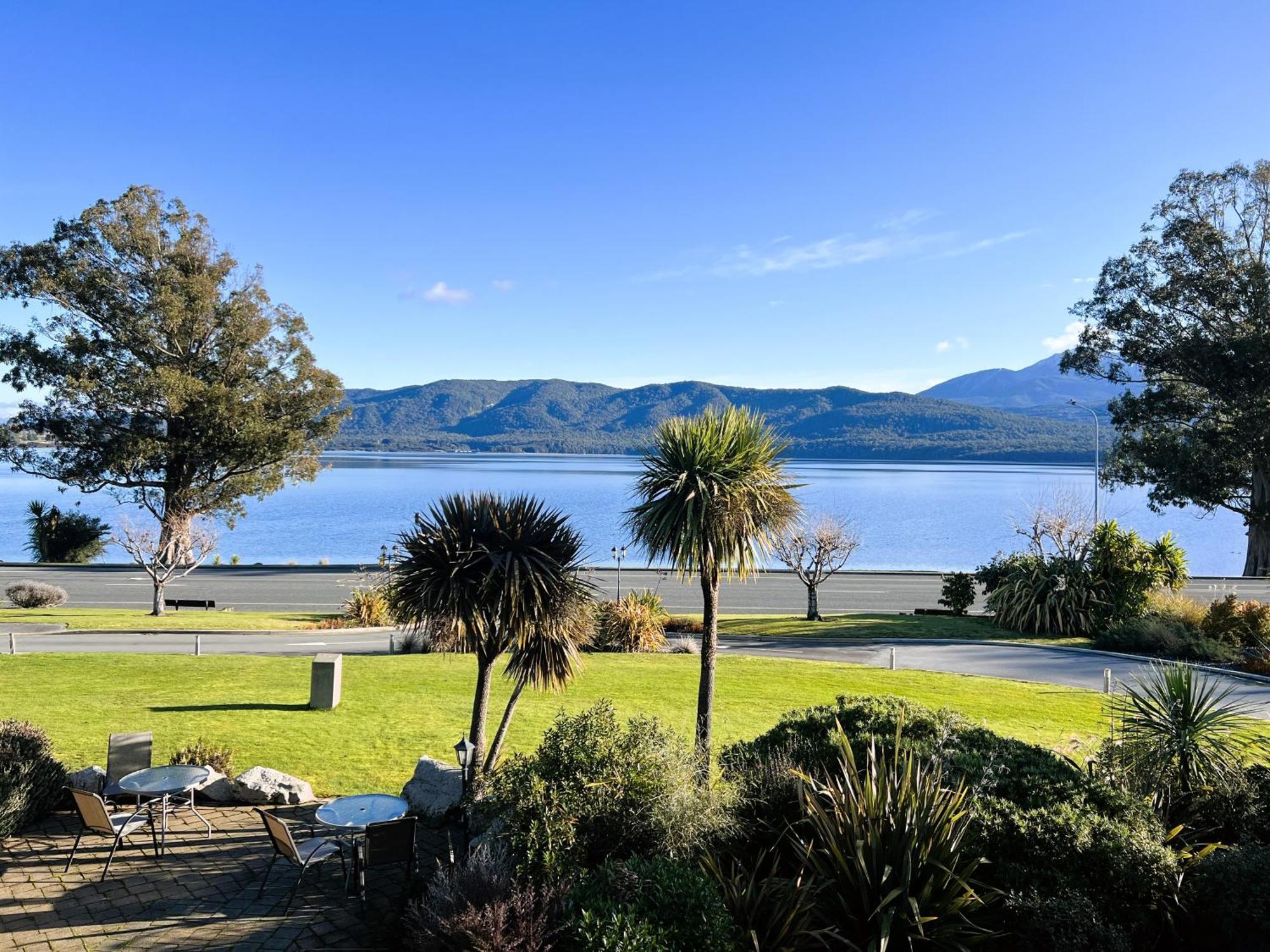 Fiordland Lakeview Motel And Apartments Те-Анау Экстерьер фото