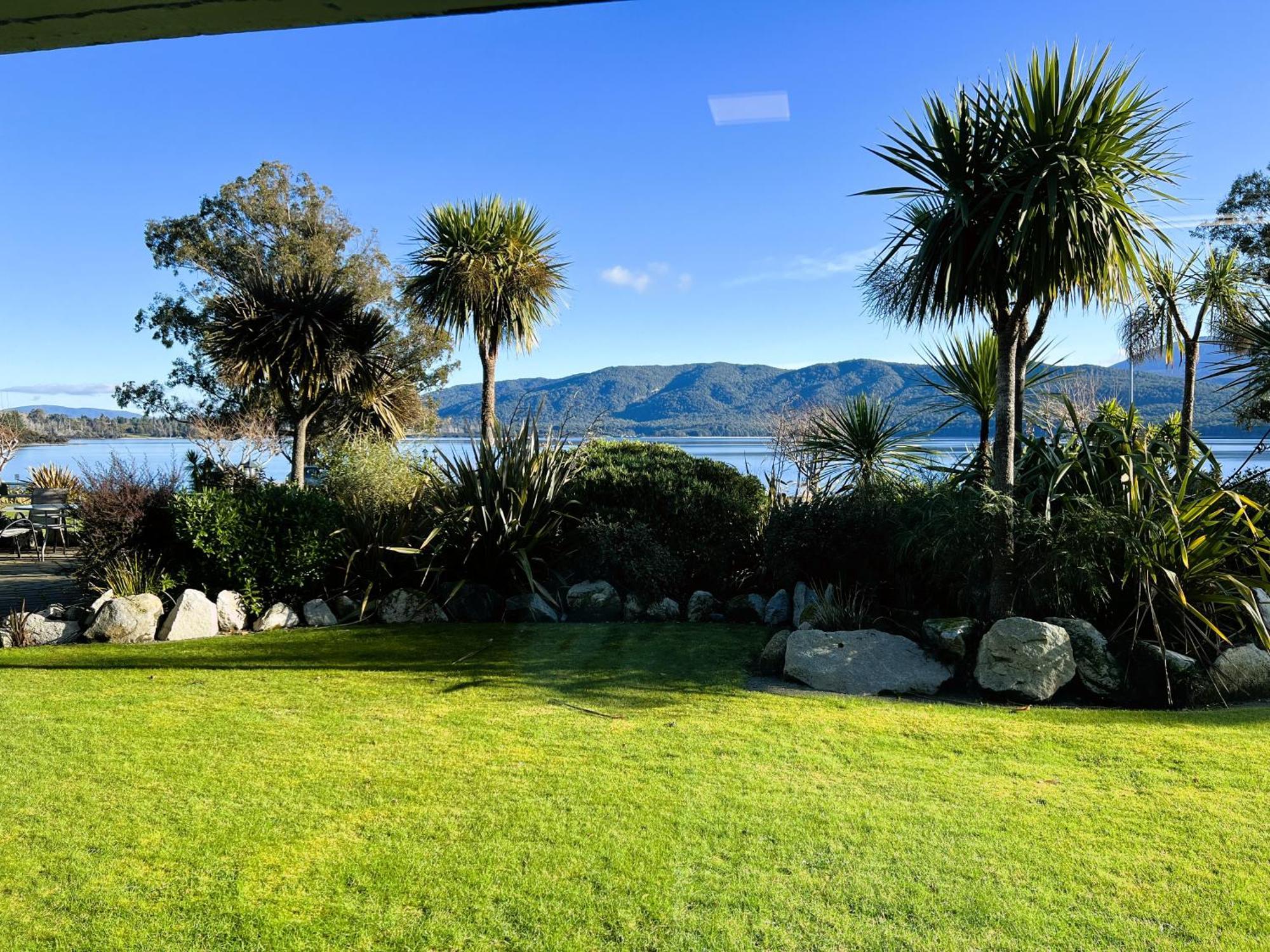 Fiordland Lakeview Motel And Apartments Те-Анау Экстерьер фото